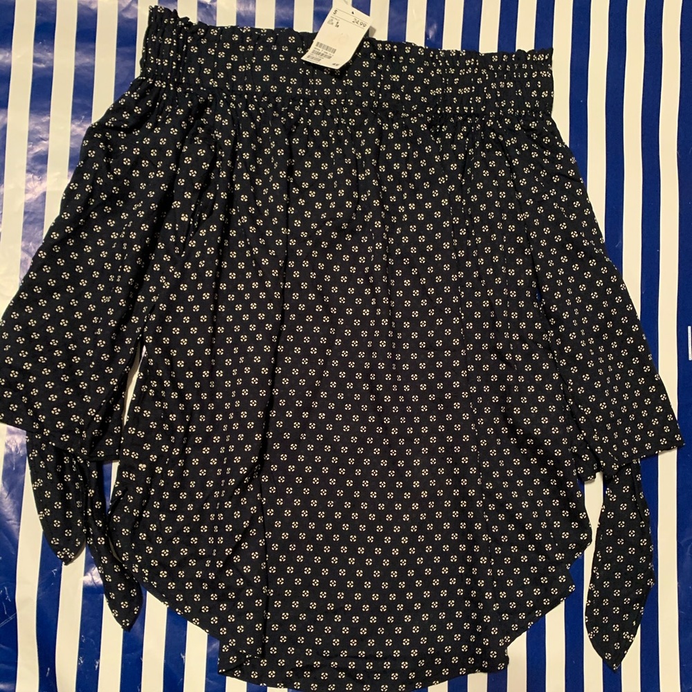 NWT H&M Off-The-Shoulder Blouse